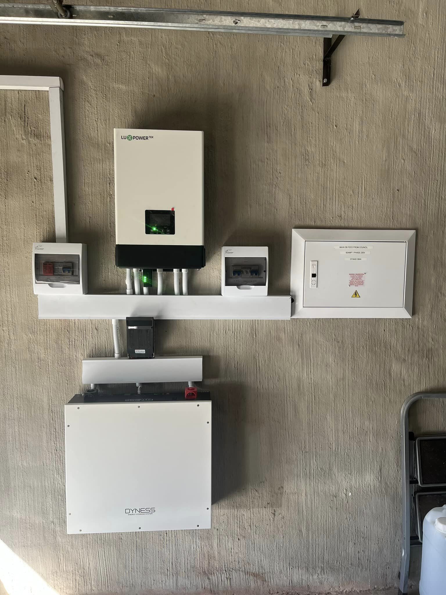 南非家庭儲(chǔ)能新選擇 BX51100電池與Luxpower逆變器系統(tǒng)解析